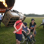 Les enfants qui ne peuvent pas sauter, bénéficieront d'un baptème en montgolfière, en avion ou en hélicoptère (photo édition précédente)