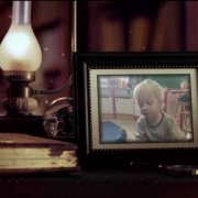 Il a même sa photo sur son bureau des enfants sages... ;-)